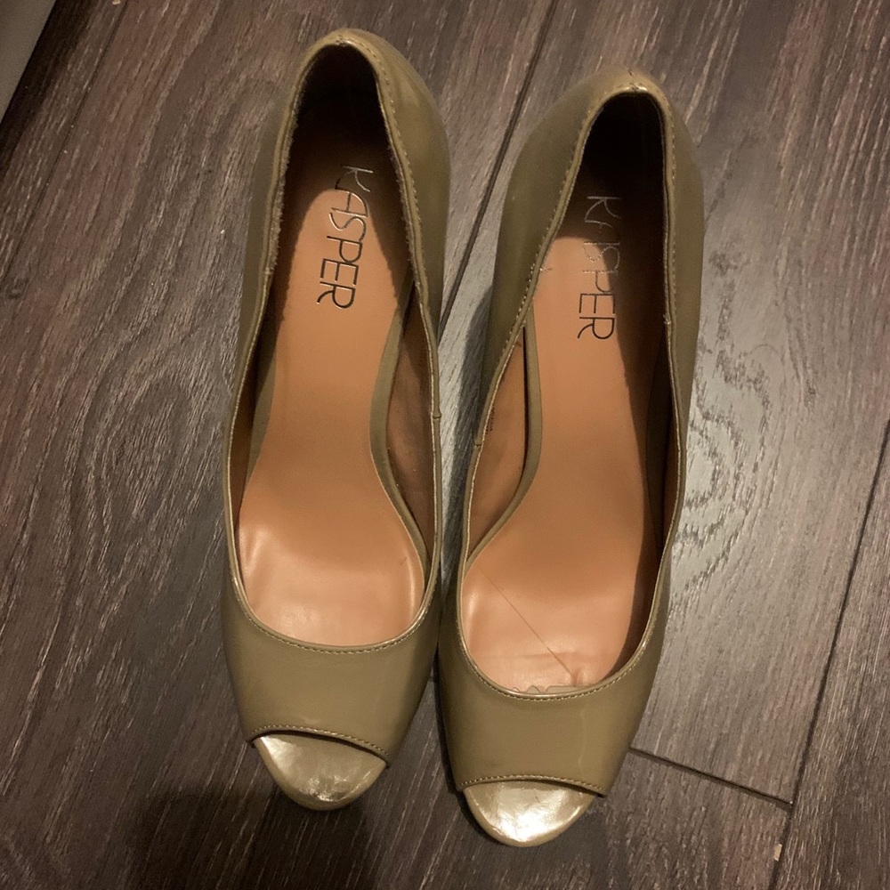 Nude Kasper platform pumps size 10
